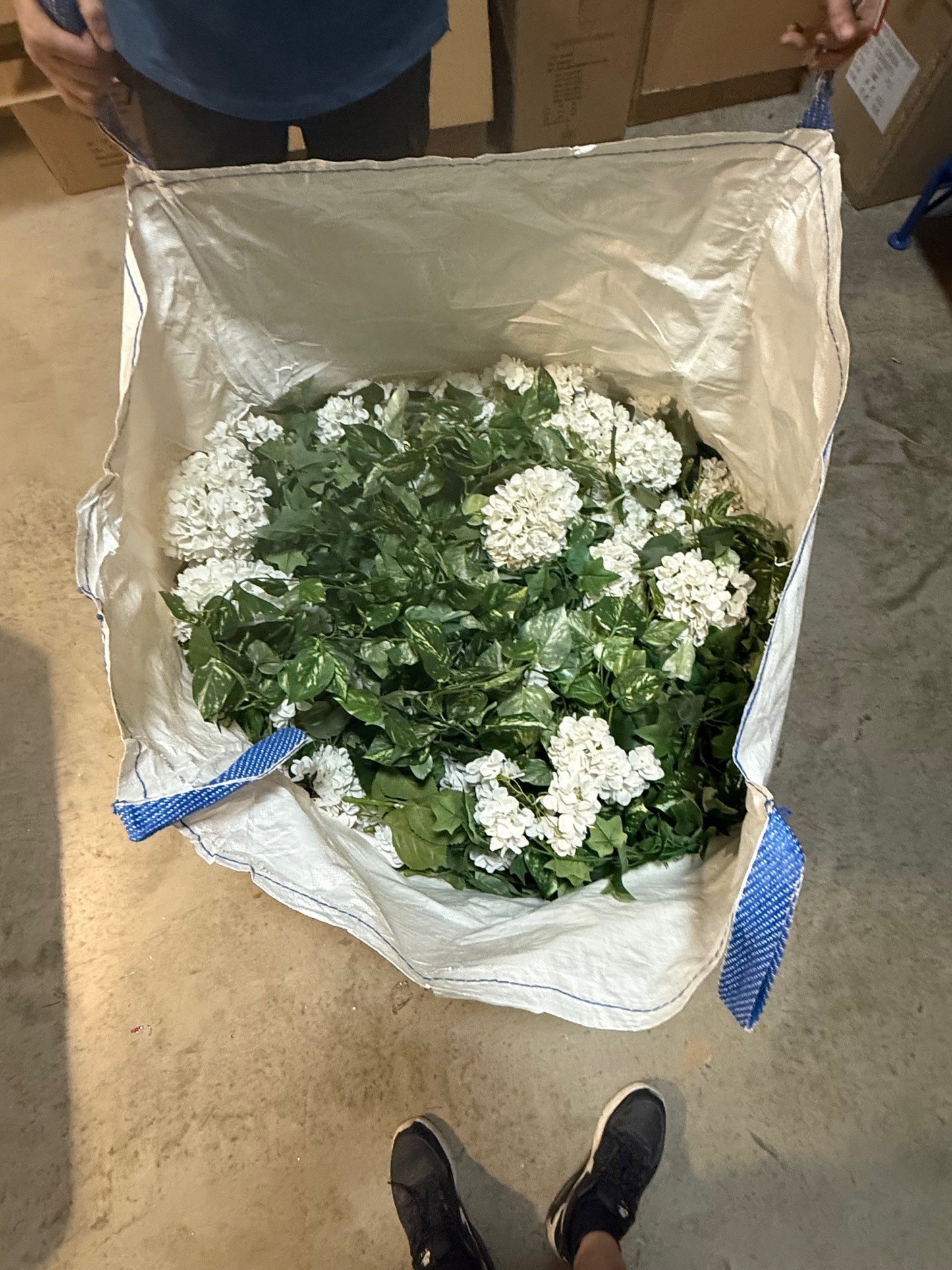 Tonne Bag Assorted Hydrangeas and ivy garland - 1 BAG